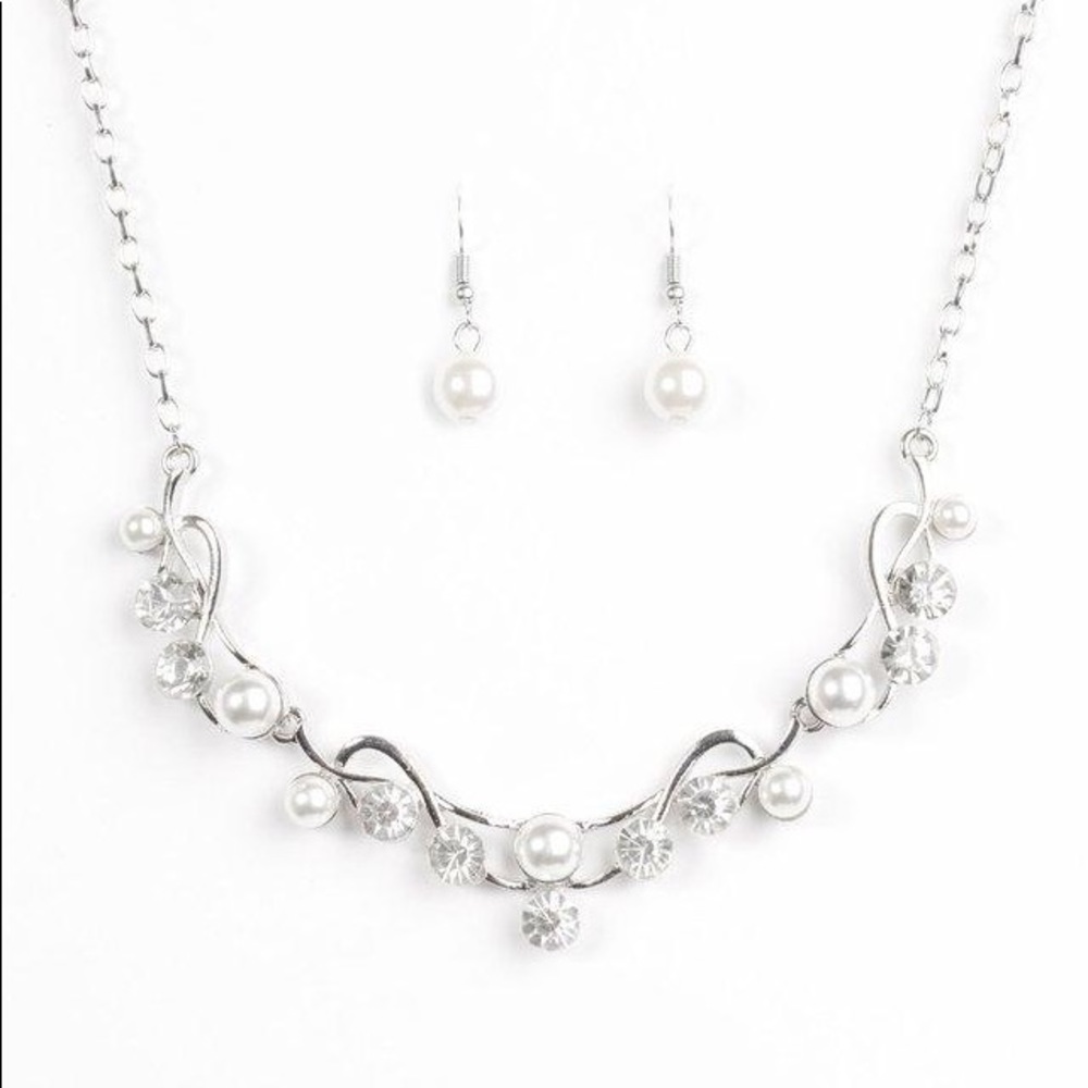 3/$10 “Tie The Knot” necklace and earrings